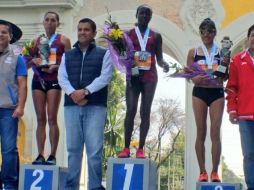 La ganadora de la categoría femenil fue Ogla Jerono Kimaiyo. TWITTER / @comudegdl