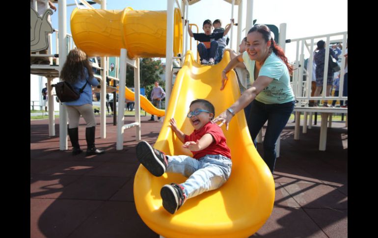 En los próximos días también, instalarán columpios especiales para niños con distrofia muscular en el parque El Polvorín II. EL INFORMADOR / R. Tamayo