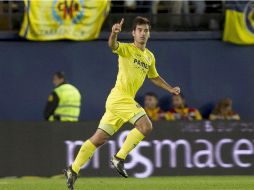 Trigueros, del Villareal, celebra el primer gol de la noche. EFE / D. Castelló