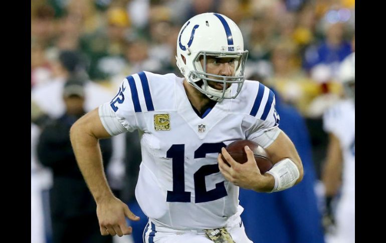 Andrew Luck se recuperó de un par de intercepciones en el primer cuarto para terminar con 281 yardas por aire y un touchdown. AFP / D. Buell