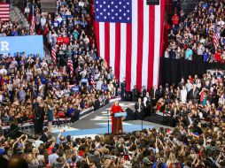 En Raleigh, una multitud de universitarios esperaban a Clinton, que en esta ocasión se hizo acompañar por Lady Gaga. AFP / L. Cyrus