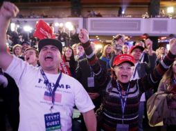 Simpatizantes de Trump festejan la ventaja del republicano en las elecciones. AFP / C. Somodevilla