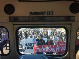 Estudiantes en Arizona salieron hoy de clases para votar contra la reelección de Arpaio. AP / N. Oza