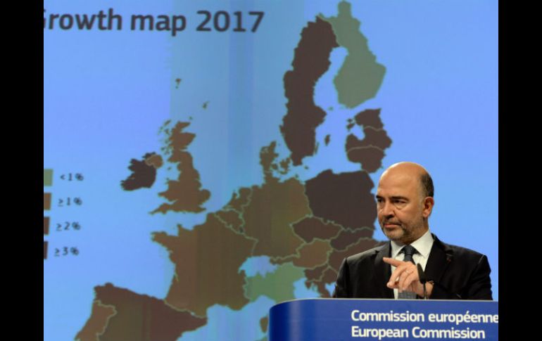 Sobre el triunfo de Trump en EU, el comisario Pierre Moscovici reitera la necesidad de reforzar la recuperación económica. AFP / T. Charlier