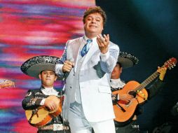 Juan Gabriel será homenajeado el próximo domingo en el Zócalo capitalino. SUN / ARCHIVO