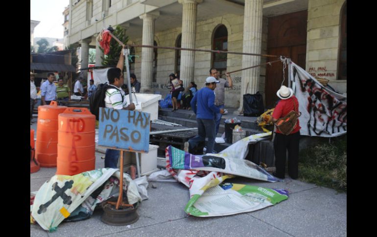 Resaltaron el levantamiento de su plantón instalado en el zócalo de la capital desde hace más de dos años. SUN / ARCHIVO