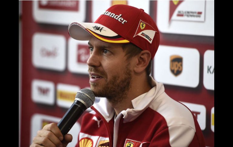 Vettel fue 'bajado' del podio tres horas después de terminada la carrera. TWITTER / @ScuderiaFerrari