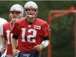 Brady durante los entrenamientos previos al encuentro con los Halcones Marinos. AP / S. Senne