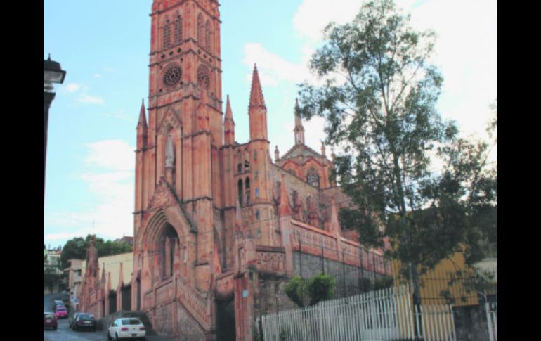 El crucero es iluminado por la cúpula, de tambor octagonal. ESPECIAL /