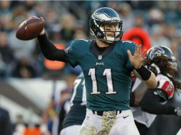 Carson Wentz, de Filadelfia, lanzó para 231 yardas. AFP / R. Schultz