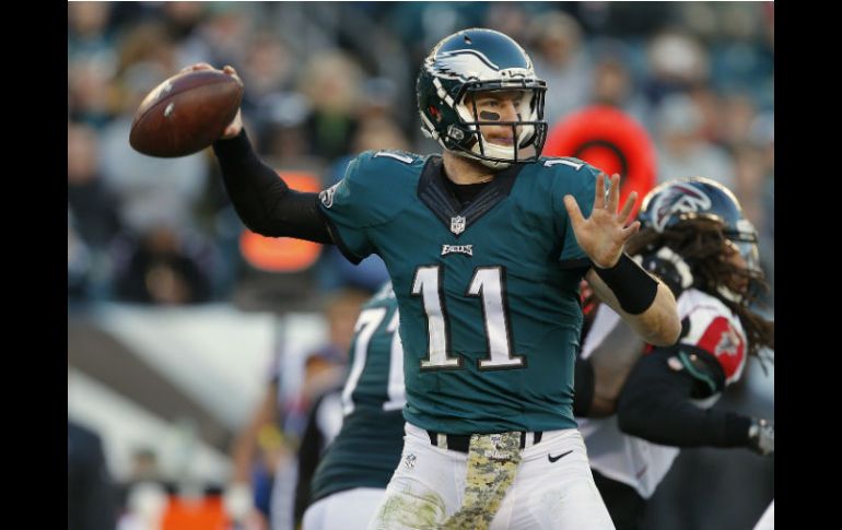 Carson Wentz, de Filadelfia, lanzó para 231 yardas. AFP / R. Schultz