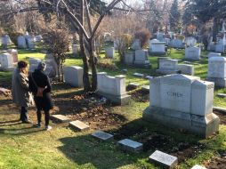 Señalan que Cohen fue sepultado en Montreal en una caja de pino sin adornos. AP / P. Chiasson