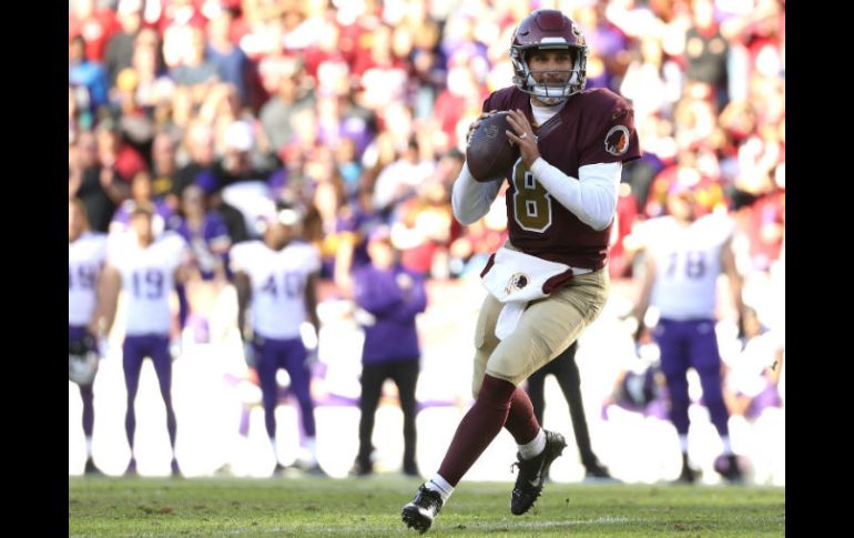 Kirk Cousins lazó dos pases de anotación para los Pieles Rojas. AFP / P. Smith