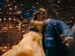 Las imágenes recuerdan escenas muy parecidas a la versión original de 1991, como el baile de la pareja protagonista en el salón. YOUTUBE / Disney Movie Trailers