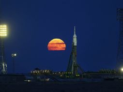 El Soyuz MS-03 completó hoy su viaje terrestre a la plataforma de lanzamiento en el cosmódromo de Baikonur, Kazajistán. EFE / Y. Kochetkov