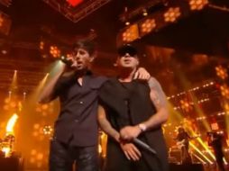 Enrique Iglesias interpretó el tema 'Duele el corazón' junto con Pitbull. YOUTUBE / Enrique Iglesias Greece