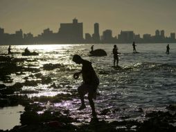 Atardecer en playa Chivo, en La Habana. AP / R. Espinosa