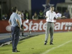 Osorio les grita instrucciones a los jugadores durante el partido. AP / A. Franco