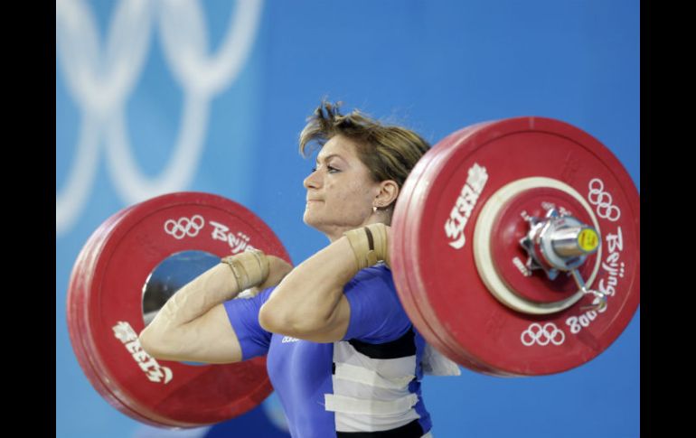 La medallista de plata Irina Nekrassova, está entre los atletas que perderán sus preseas. AP / ARCHIVO