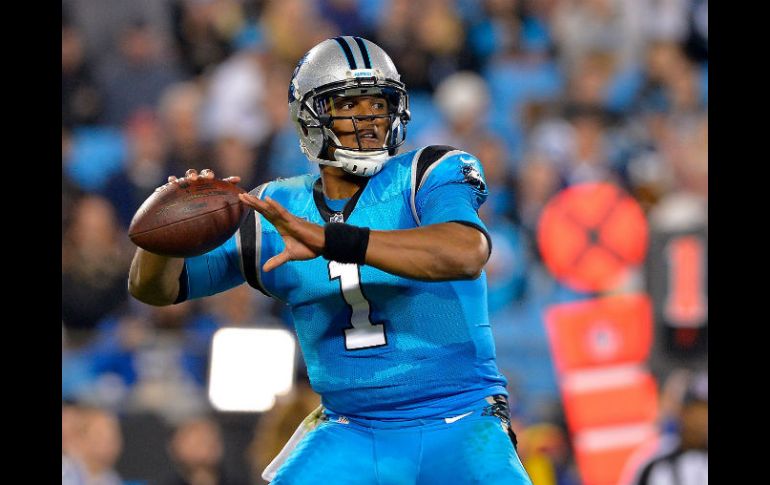 Cam Newton completó 14 de 33 pases para 192 yardas. AFP / G. Halverson