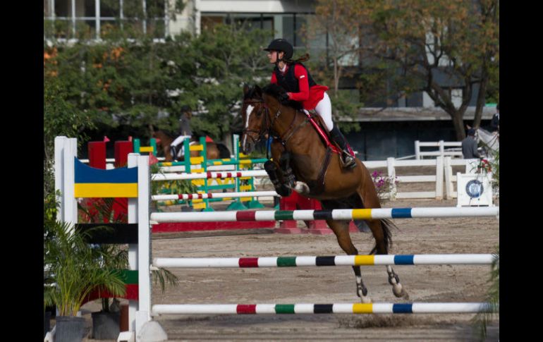 Martina Franco ganó la prueba a 1.20 metros haciendo binomio con 'Zenith M'. EL INFORMADOR / P. Franco