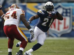 LaDainian Tomlinson (21) tiene el noveno lugar de todos los tiempos en yardas en la NFL con 18 mil 456. AP / L. Ignelzi