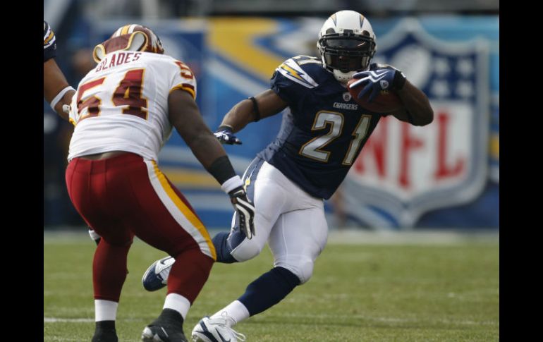 LaDainian Tomlinson (21) tiene el noveno lugar de todos los tiempos en yardas en la NFL con 18 mil 456. AP / L. Ignelzi