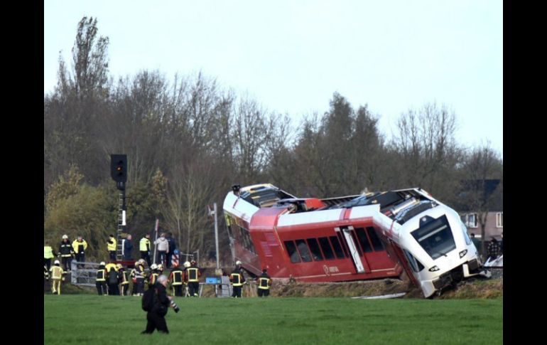 El tren descarriló tras el impacto; indican que en su interior viajaban 40 pasajeros. EFE / ARCHIVO