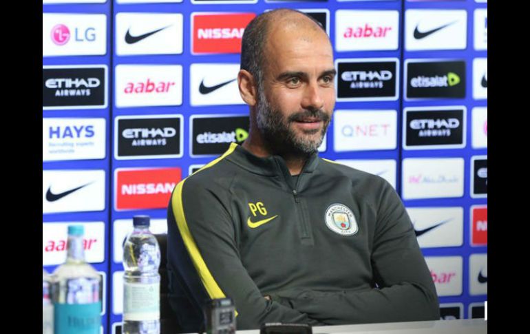 'Tengo suerte de que no había fotografías' dice el entrenador acerca de sus días como jugador internacional. TWITTER / @ManCity