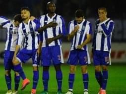 Miguel Layún (21 ) junto a sus compañeros, tras la derrota en penaltis. AFP / M. Riopa