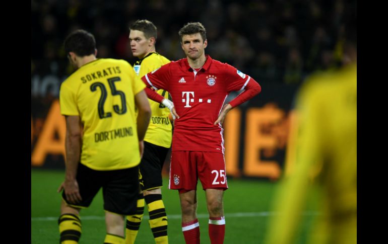 Bayern controló el partido por largos tramos, pero no pudo superar a la ordenada defensa de Dortmund. AFP / P. Stollarz