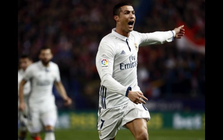 Cristiano Ronaldo celebra uno de los tres goles con que se despachó esta noche. EFE / Mariscal