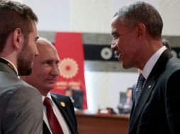 Ambos conversaron unos instantes, se dieron la mano y luego se sumaron a una reunión con los otros líderes de los países de la APEC. AFP / Presidencia de Perú