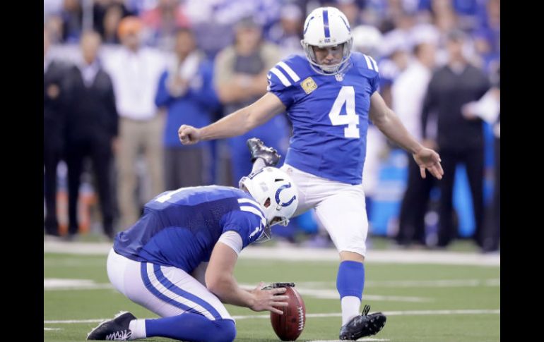 Vinatieri cuenta con una sólida reputación como pateador en la NFL. AFP / A. Lyons