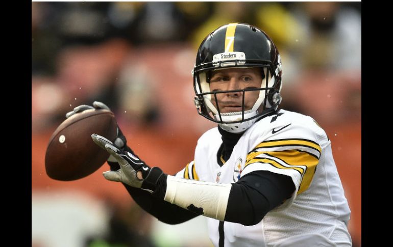 'Big Ben' Roethlisberger prepara un pase durante el partido contra los Cafés. AP / D. Richard