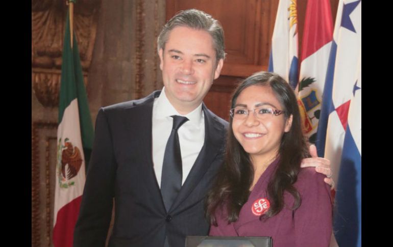 El secretario de Educación encabeza la premiación del 'XIV Concurso Leamos la Ciencia' este lunes. TWITTER / @aurelionuno