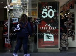 A pesar de la situación por la que atraviesa el país los mexicanos salieron a comprar lo que ayuda a reactivcar la economía. NTX / F. García