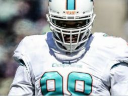 La suspensión entra en efecto de inmediato, y Jones podrá regresar a la nómina de jugadores en activo el 5 de diciembre. TWITTER / @MiamiDolphins