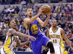 Los Warriors de la mano de Curry estiraron a ocho su racha de victorias consecutivas. AFP / A. Lyons