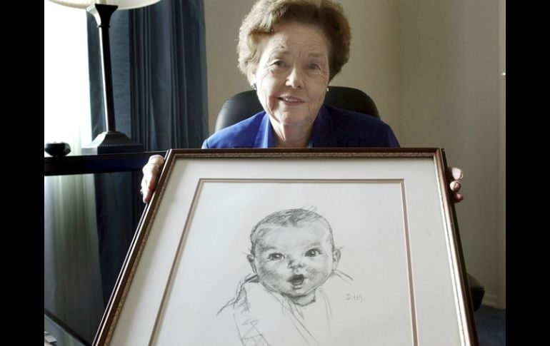 Cook tenía cuatro meses en 1927 cuando un amigo de la familia dibujó su retrato con carbonilla. AP / C. O'Meara