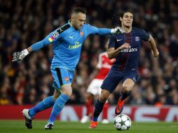 Edinson Cavani (I) puso adelante al PSG al minuto 17. AP / A. Grant