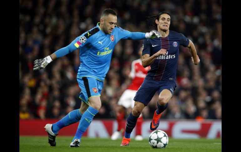 Edinson Cavani (I) puso adelante al PSG al minuto 17. AP / A. Grant