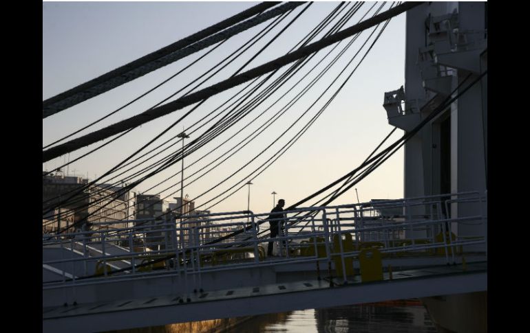 Junto a los funcionarios secunda hoy una huelga de 24 horas la Federación de Marineros de Grecia. AP / Y. Karahalis