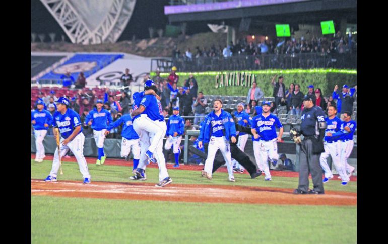 Los cañones Charros estallaron en la última entrada y se fraguó el segundo triunfo sobre Mazatlán. EL INFORMADOR / P. Franco