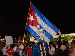 ''Fidel tirano, llévate a tu hermano'', grita la multitud en referencia al actual presidente de Cuba, Raúl Castro. AFP / G. Caballero