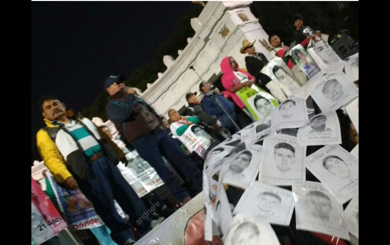 La manifestación de 200 personas bloque los carriles centrales de Paseo de la Reforma y es resguardada por policías de tránsito. TWITTER / ARCHIVO