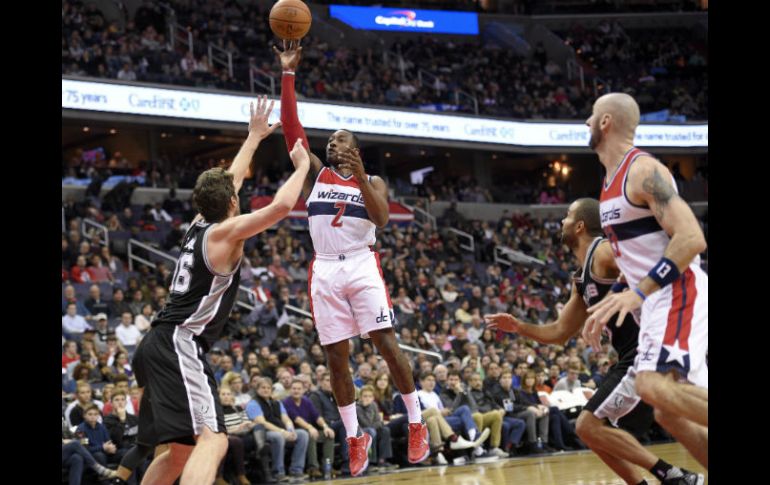 Por momentos, los Wizards respondieron en busca de acortar el marcador. AP / N. Wass