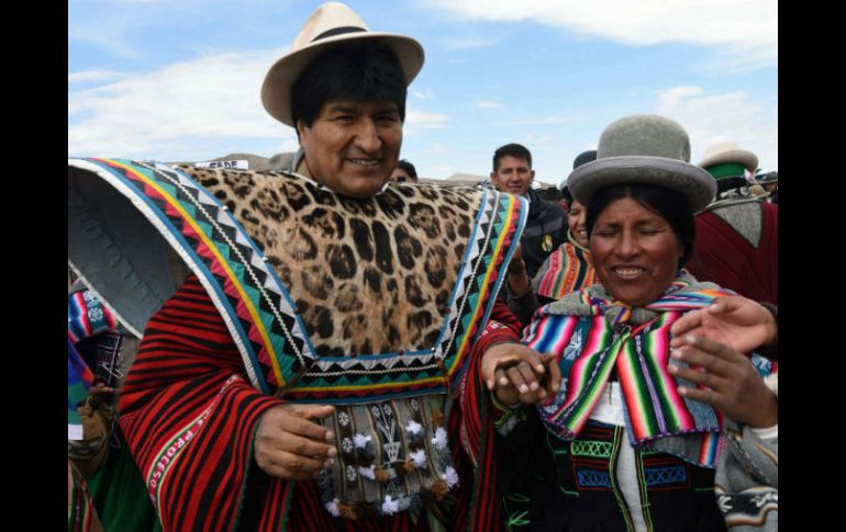 Los campesinos también realizaron bailes folclóricos autóctonos, para ratificarle al gobernante su apoyo político. EFE /