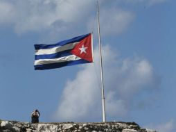 La bandera de Cuba ondea a media asta como parte del duelo oficial de nueve días decretado desde el sábado. NTX / D. de la Paz