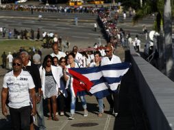 Miles de cubanos asisten a la Plaza de la Revolución para dar el último adiós al ex presidente Castro. AP / D. Lopez-Mills